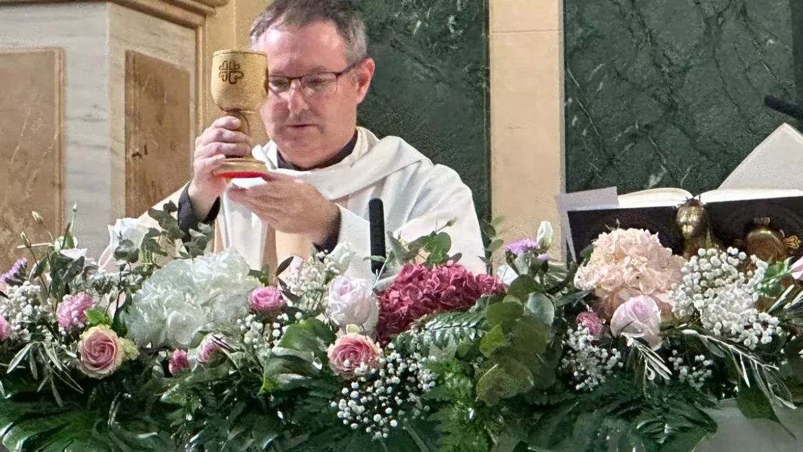 «José Ramón Gómez Marín y su cruzada: el cura que se cree dueño del chiringuito»