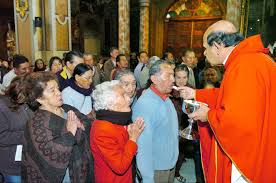 La Iglesia: De Comunidad de Sedientos a Estructura de Masas