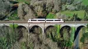 Foro Cidadán polo Ferrocarril denuncia el abandono del tren: ¡Vergüenza ferroviaria! El viaje infernal de Oviedo a Ferrol en un tren del siglo pasado