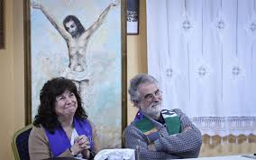 Mitras, misa y matrimonio civil: la farsa eclesial de la pseudoobispa de Compostela