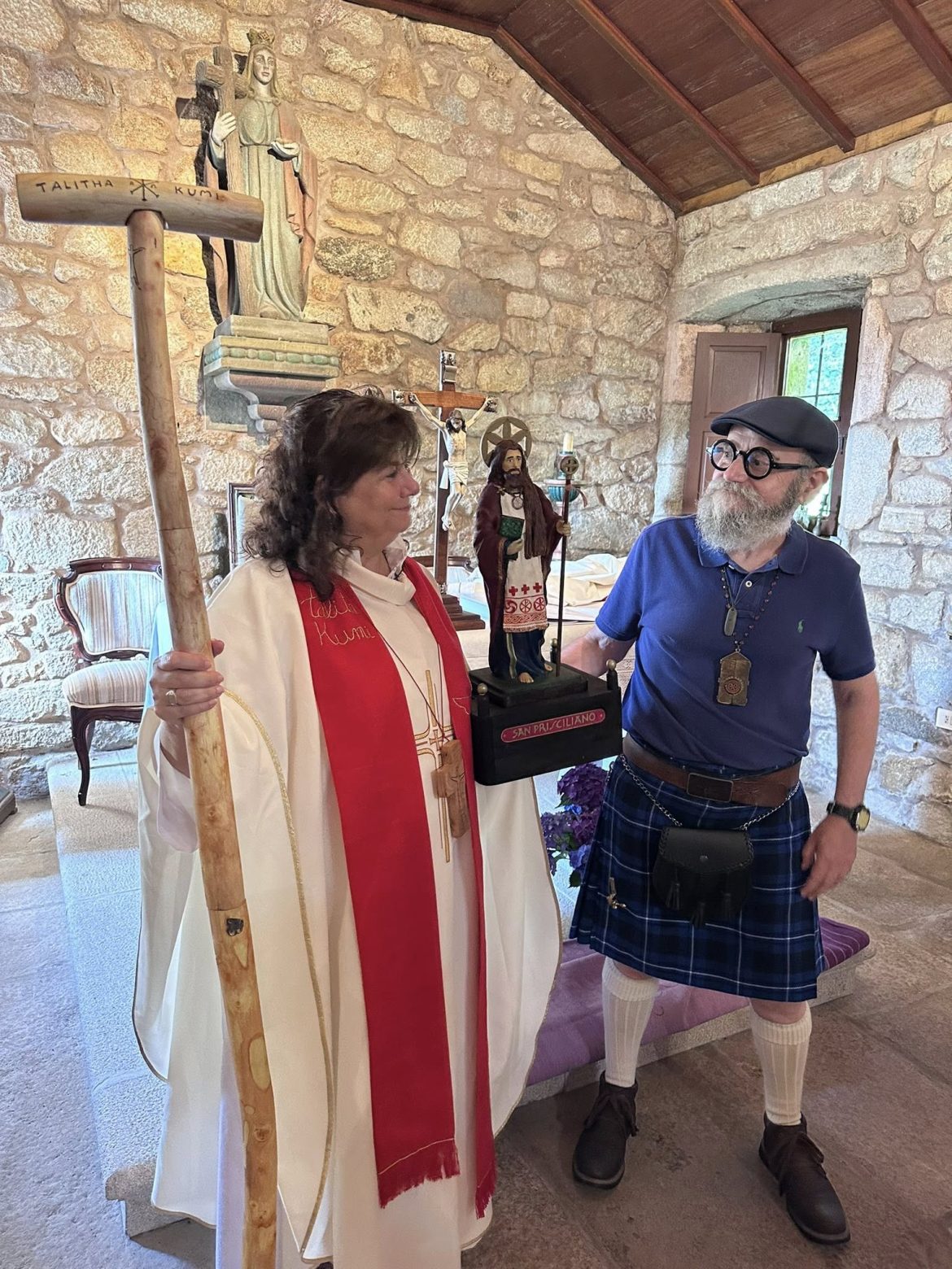 «Obispa con kilt y bastón: el evangelio según San Disruptivo»