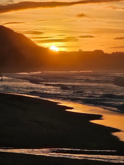 Atardecer en Valdoviño: un cuento de verano en busca de Dios