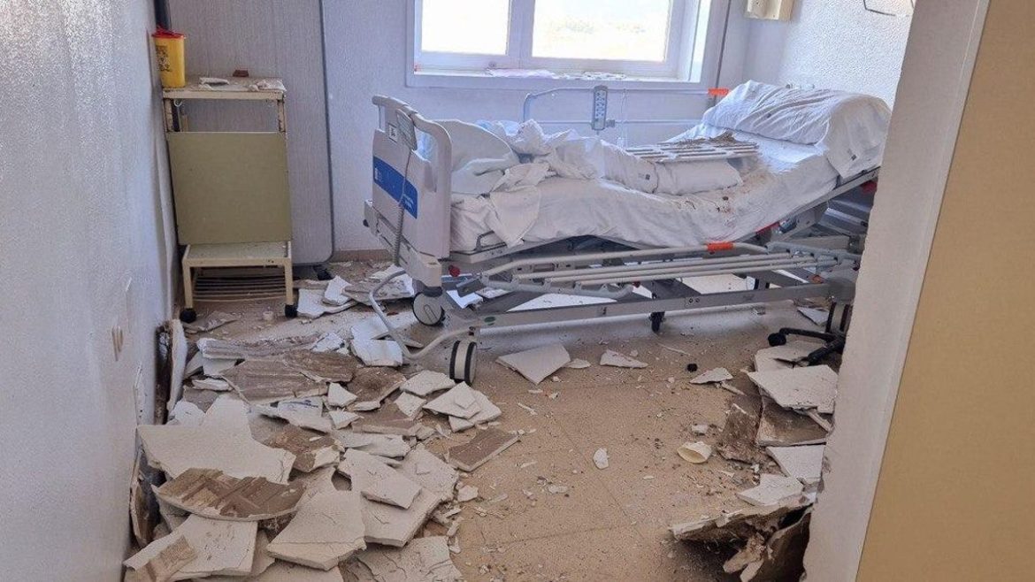 ¿Y si el techo hubiera matado? La vergonzosa dejadez en el Hospital de Ferrol pone en riesgo vidas mientras la prevención sanitaria sigue olvidada