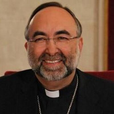 Un arzobispo fuera de rumbo y un autor con la brújula moral bien afinada
