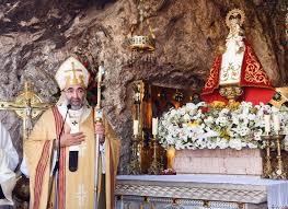 “Misas o mítines: Jesús Sanz desata guerras en nombre de Dios”